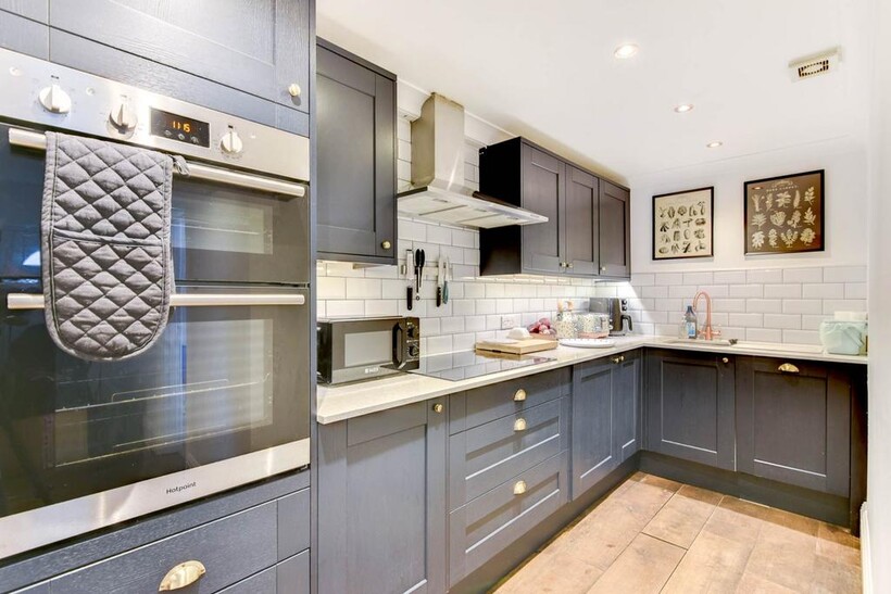Hova Villas, Hove 2 bed flat to rent - £1,995 pcm (£460 pw)