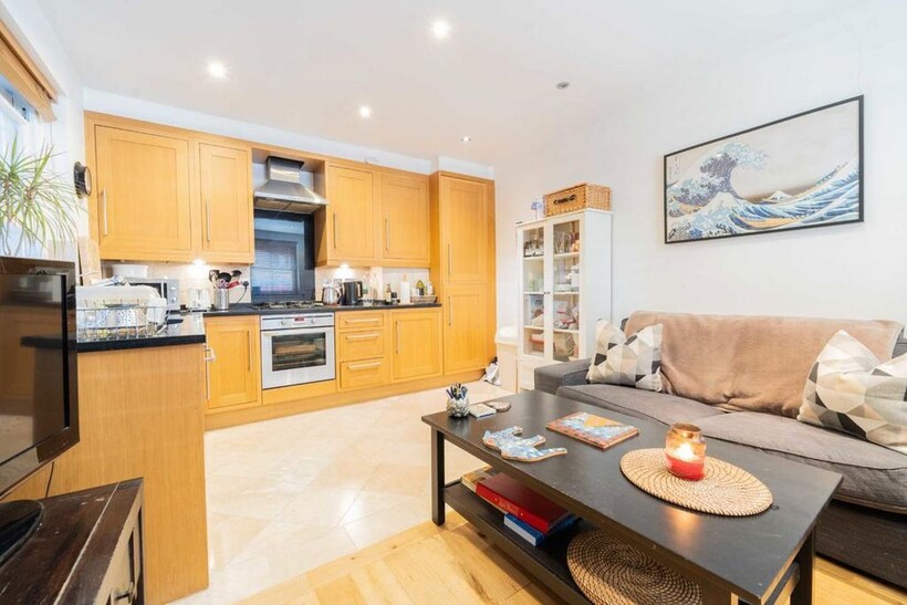 Gordon Place, London W8 2 bed flat to rent - £2,786 pcm (£643 pw)