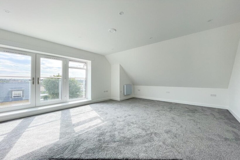 Milton Mount, Old Road East... 2 bed apartment to rent - £1,575 pcm (£363 pw)