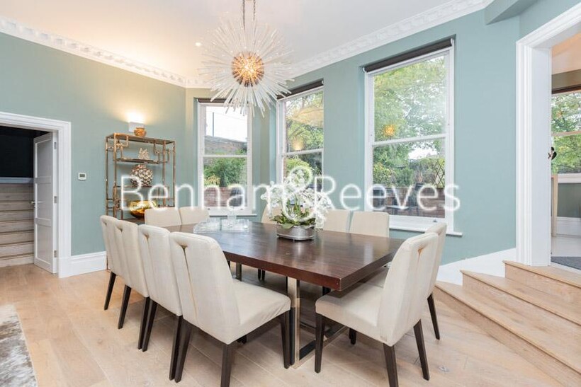 Lyndhurst Gardens,  Hampstead NW3 3 bed apartment to rent - £9,500 pcm (£2,192 pw)