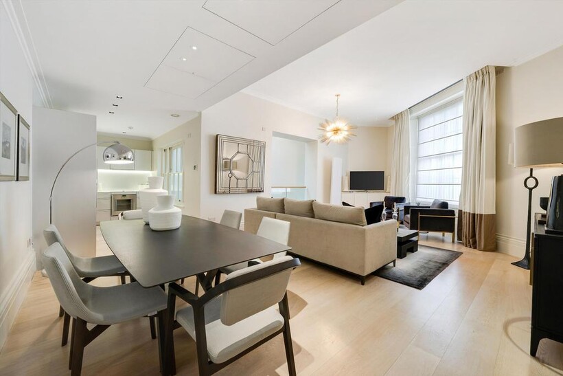 Wilton Row, Belgravia, London, SW1X 2 bed flat to rent - £6,933 pcm (£1,600 pw)