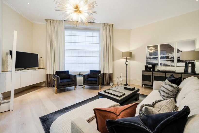 Wilton Row, Belgravia, London, SW1X 2 bed flat to rent - £6,933 pcm (£1,600 pw)