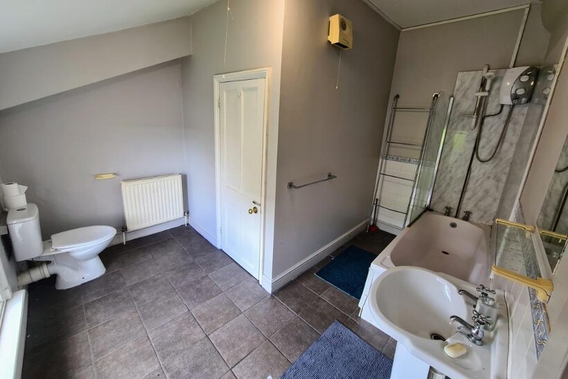 Elysium Terrace, Northampton NN2 1 bed in a house share to rent - £539 pcm (£124 pw)