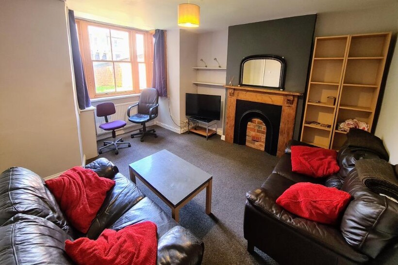 Elysium Terrace, Northampton NN2 1 bed in a house share to rent - £539 pcm (£124 pw)