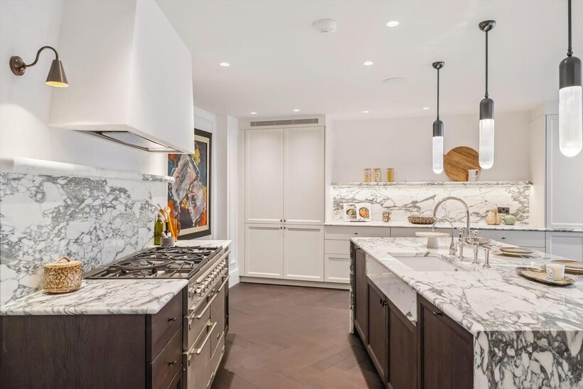 West Halkin Street, London, SW1X 5 bed house to rent - £36,183 pcm (£8,350 pw)