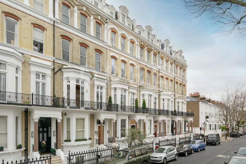 Vicarage Gate, Kensington, London, W8 6 bed terraced house to rent - £108,333 pcm (£25,000 pw)