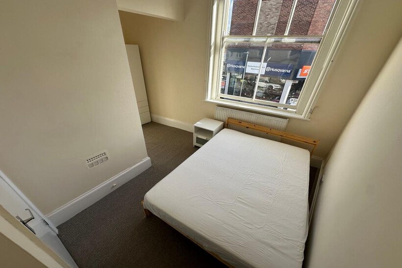 441 High Street, Cheltenham GL50 1 bed in a house share to rent - £460 pcm (£106 pw)