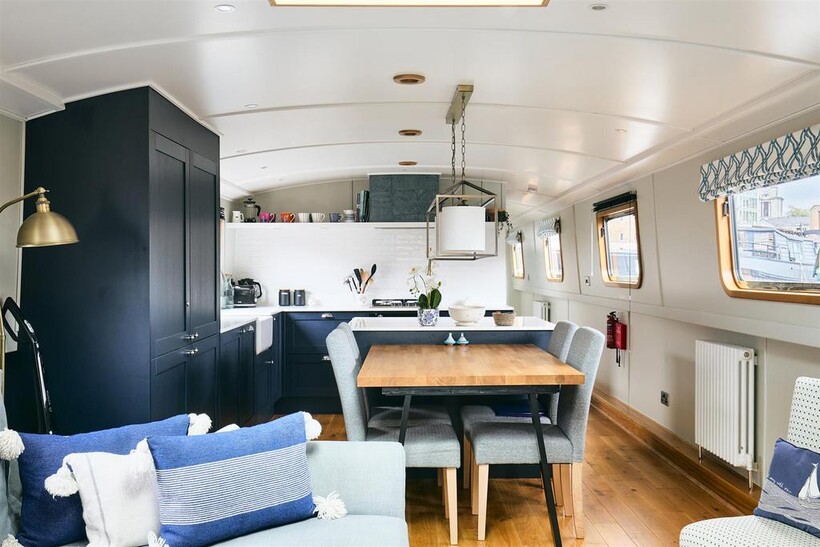 Limehouse Marina, Limehouse, E14 2 bed houseboat to rent - £3,380 pcm (£780 pw)