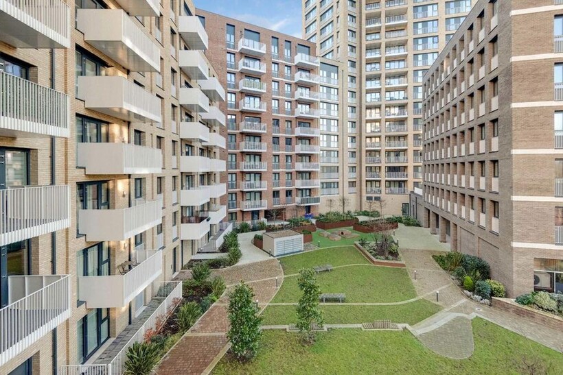 Lakeside Drive, London NW10 2 bed flat to rent - £2,197 pcm (£507 pw)