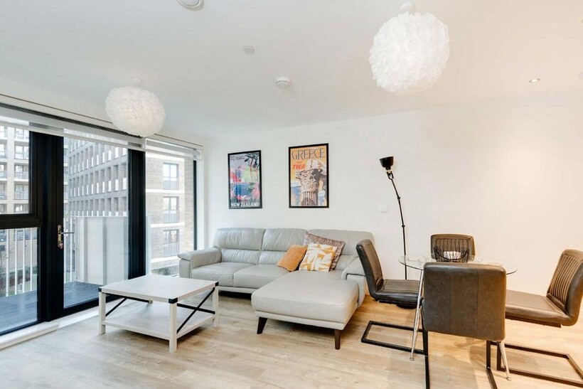 Lakeside Drive, London NW10 2 bed flat to rent - £2,197 pcm (£507 pw)