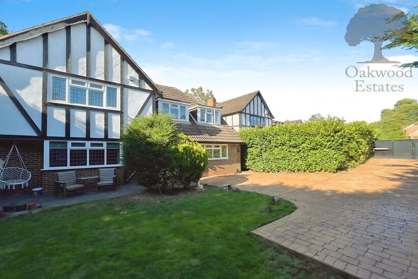 Ridgemount End, Chalfont St Peter SL9 5 bed detached house to rent - £4,750 pcm (£1,096 pw)