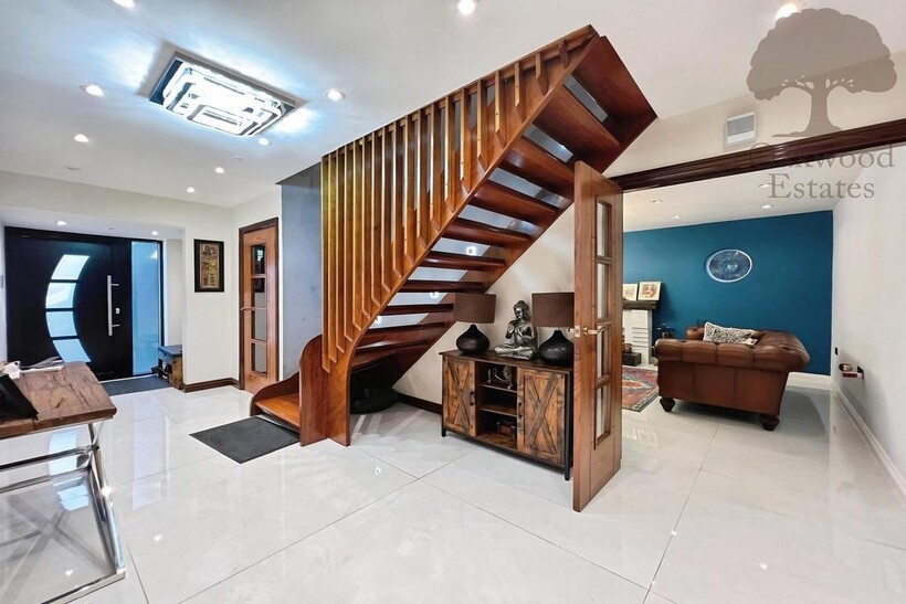 Ridgemount End, Chalfont St Peter SL9 5 bed detached house to rent - £4,750 pcm (£1,096 pw)