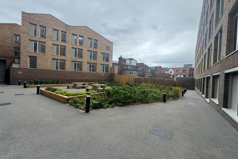 2 bed flat to rent Vicarage Grove, Manchester M30