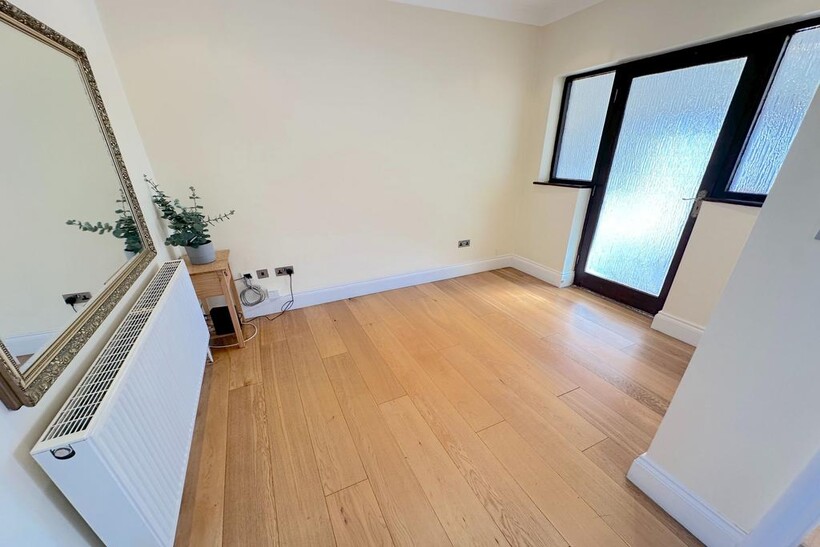 Powys Lane, London 5 bed detached house to rent - £3,950 pcm (£912 pw)