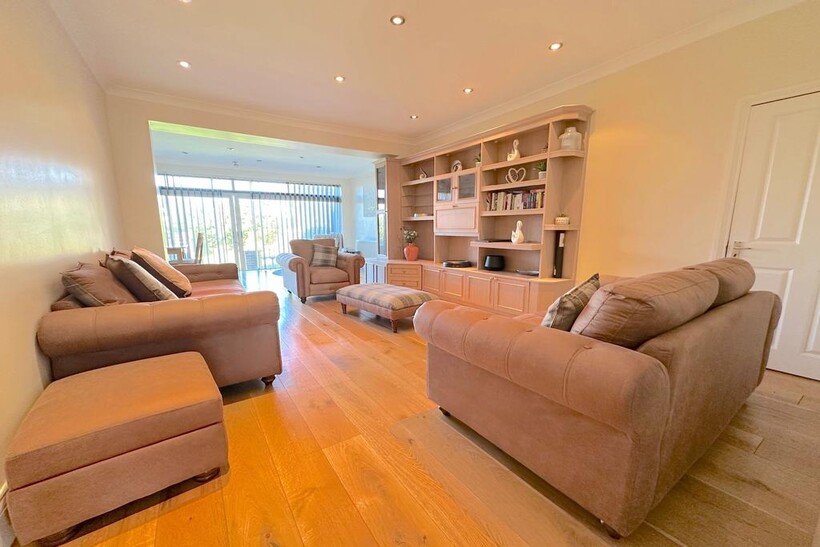 Powys Lane, London 5 bed detached house to rent - £3,950 pcm (£912 pw)