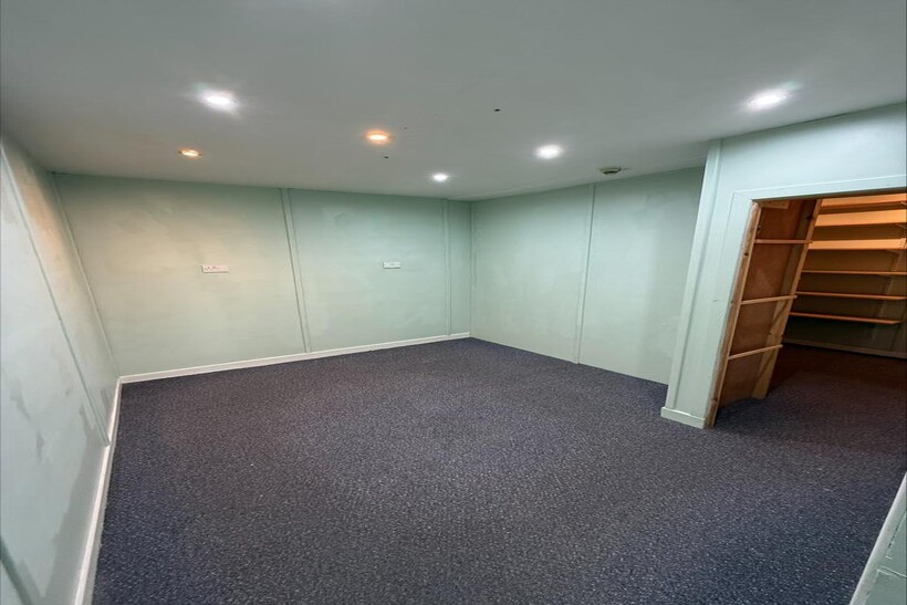 East Port, Dunfermline KY12 Retail property (high street) to rent - £792 pcm (£183 pw)