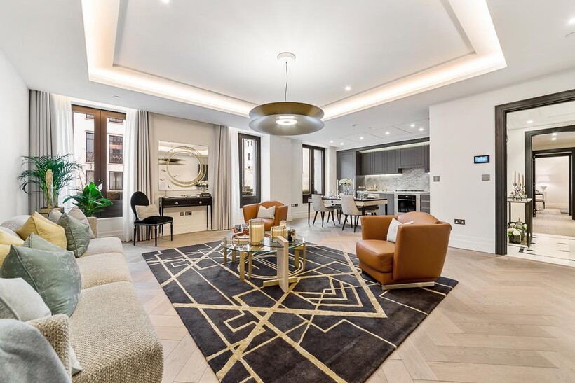 Chelsea Barracks, Belgravia, London... 2 bed flat to rent - £21,450 pcm (£4,950 pw)