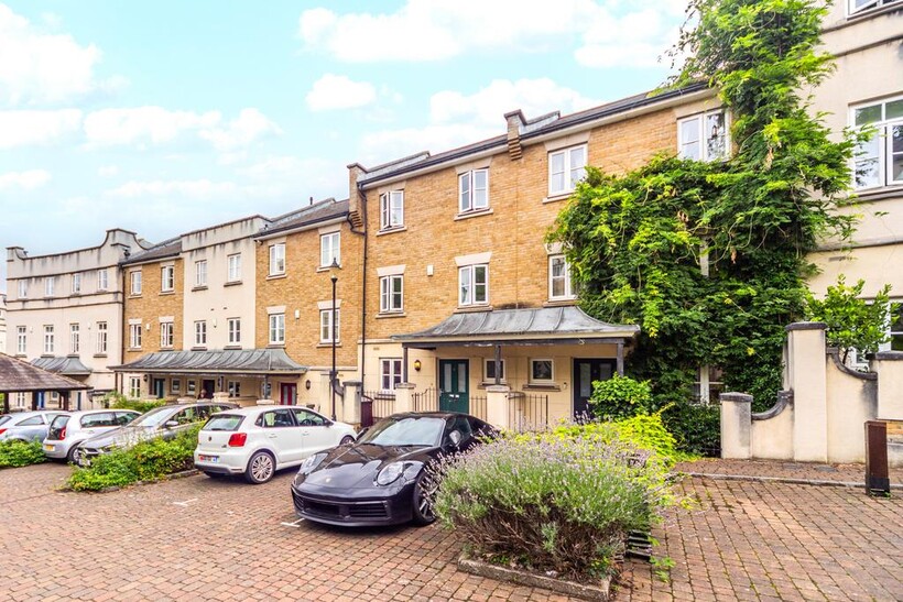 Herbert Mews, London SW2 4 bed terraced house to rent - £4,199 pcm (£969 pw)