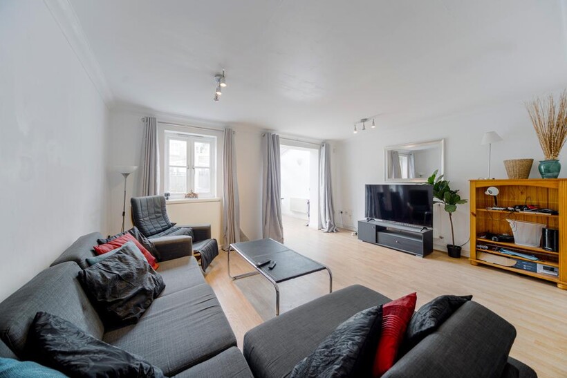 Herbert Mews, London SW2 4 bed terraced house to rent - £4,199 pcm (£969 pw)