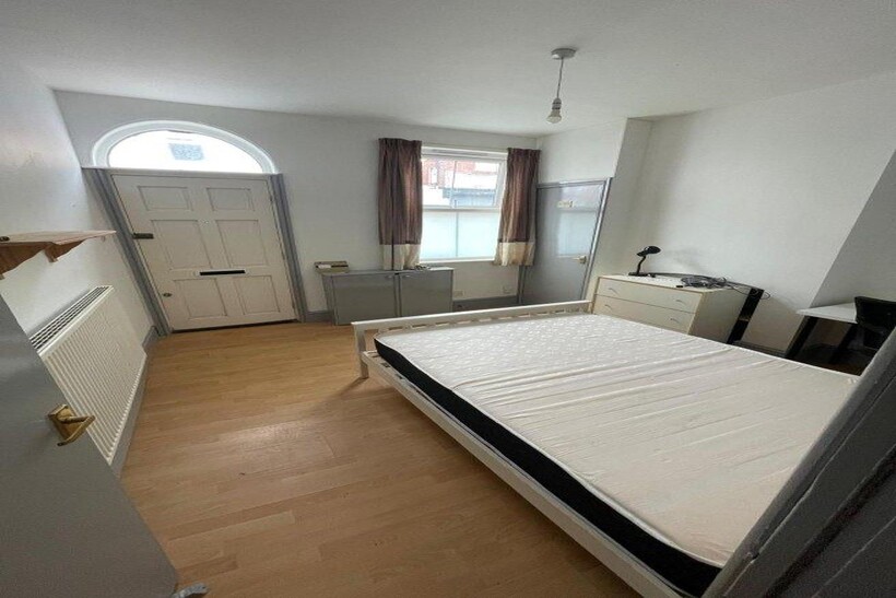 Seaford-street-st4-2eu-992383