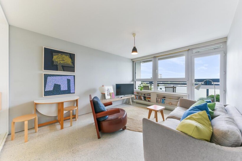 Ethelburga Tower, SW11 2 bed flat to rent - £2,325 pcm (£537 pw)