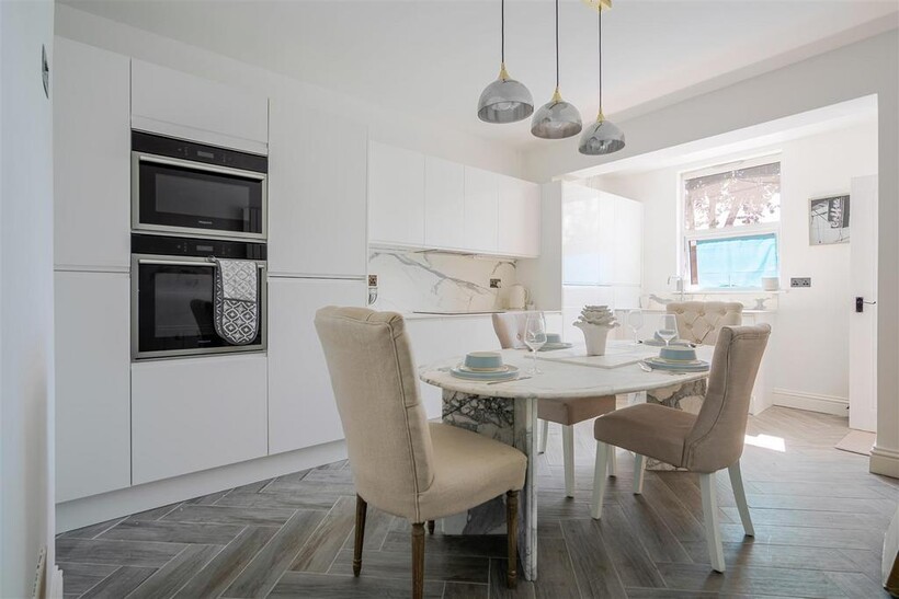 Stroude Road, Virginia Water 2 bed semi-detached house to rent - £2,150 pcm (£496 pw)