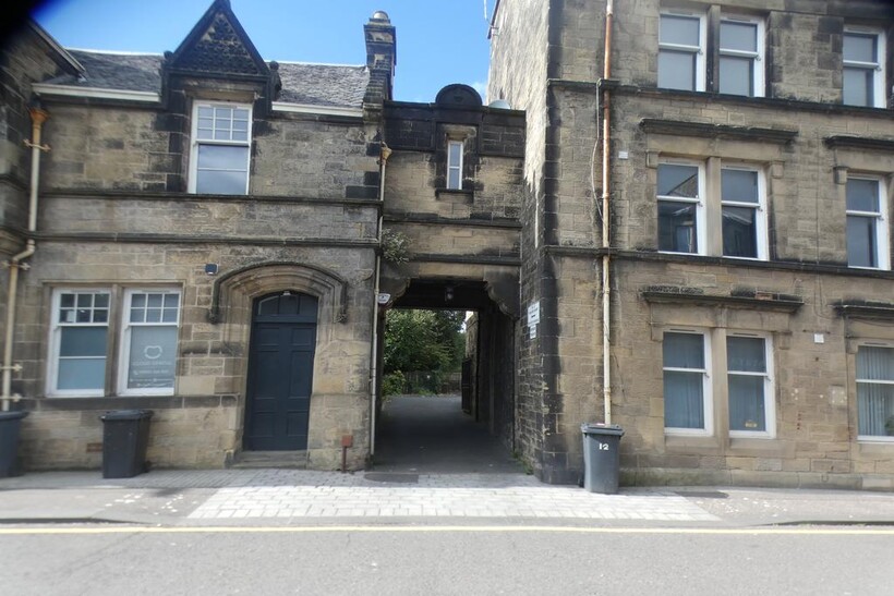 Collier Street, Johnstone PA5 2 bed flat to rent - £720 pcm (£166 pw)