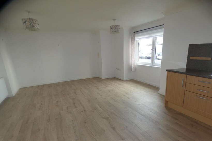 Collier Street, Johnstone PA5 2 bed flat to rent - £720 pcm (£166 pw)