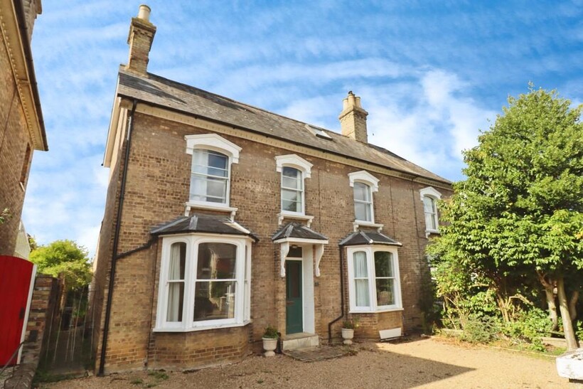 Albert Crescent, Bury St Edmunds IP33 4 bed semi-detached house to rent - £2,115 pcm (£488 pw)
