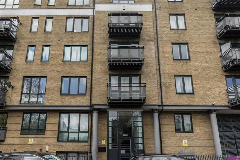 Ensign Street, London E1 2 bed flat to rent - £2,396 pcm (£553 pw)