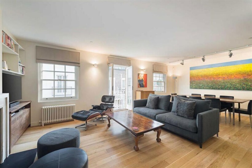 Ennismore Mews, London SW7 4 bed house to rent - £9,304 pcm (£2,147 pw)