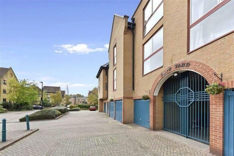 Cape Yard, London 4 bed apartment to rent - £4,350 pcm (£1,004 pw)