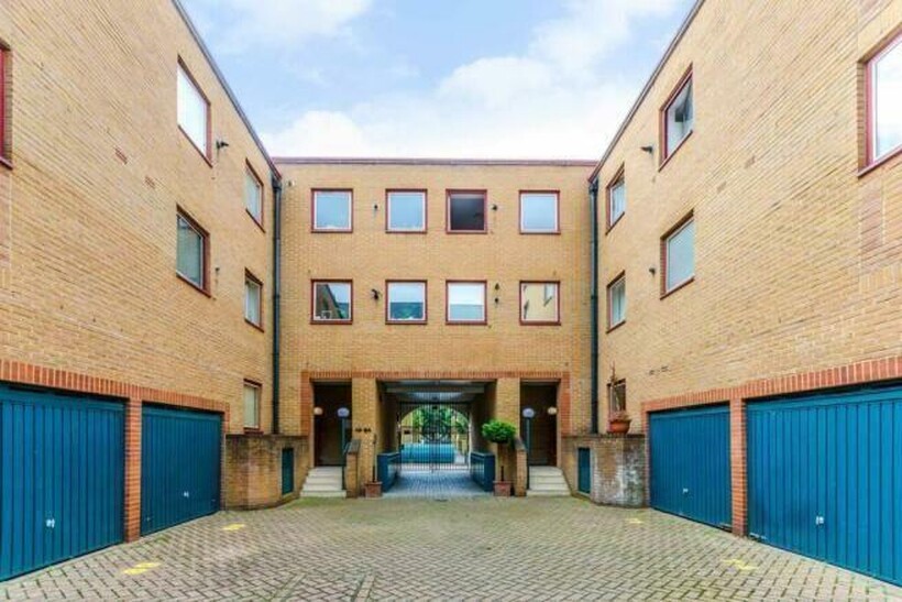 Cape Yard, London 4 bed apartment to rent - £4,350 pcm (£1,004 pw)