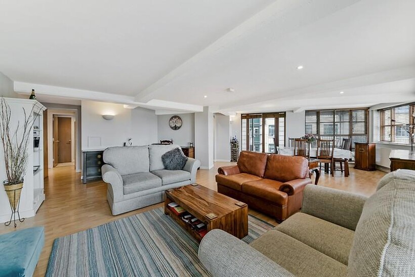 Capstan Court, 24 Wapping Wall... 2 bed flat to rent - £3,098 pcm (£715 pw)