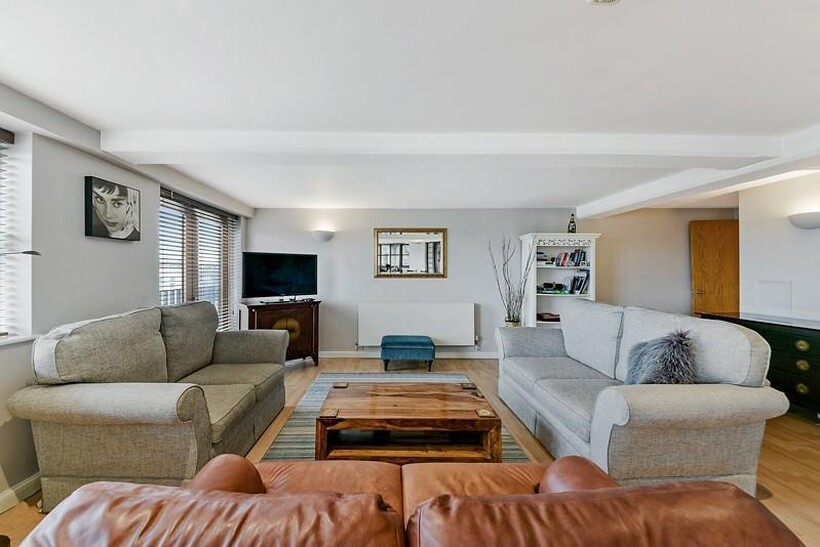 Capstan Court, 24 Wapping Wall... 2 bed flat to rent - £3,098 pcm (£715 pw)