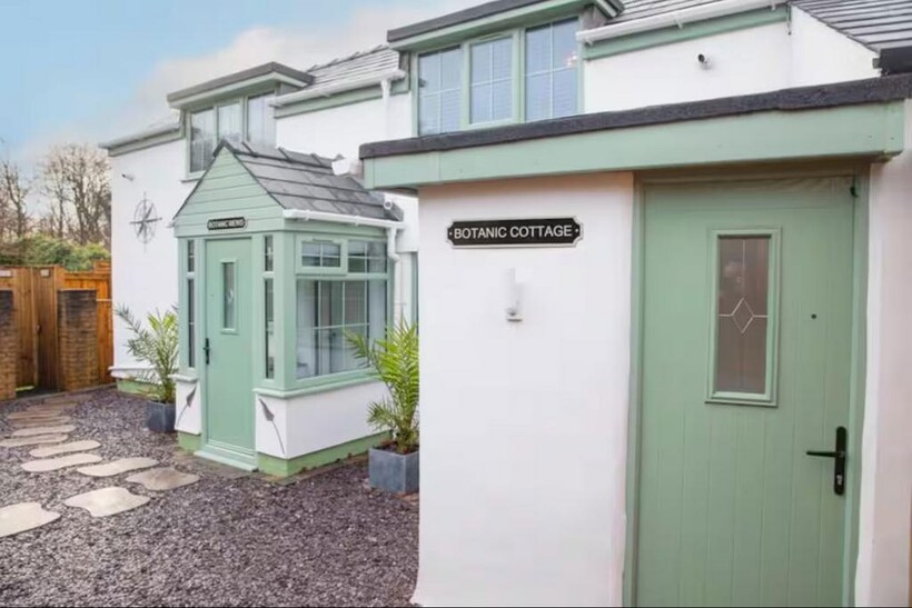 Botanic Road, Southport PR9 4 bed cottage to rent - £39,000 pcm (£9,000 pw)