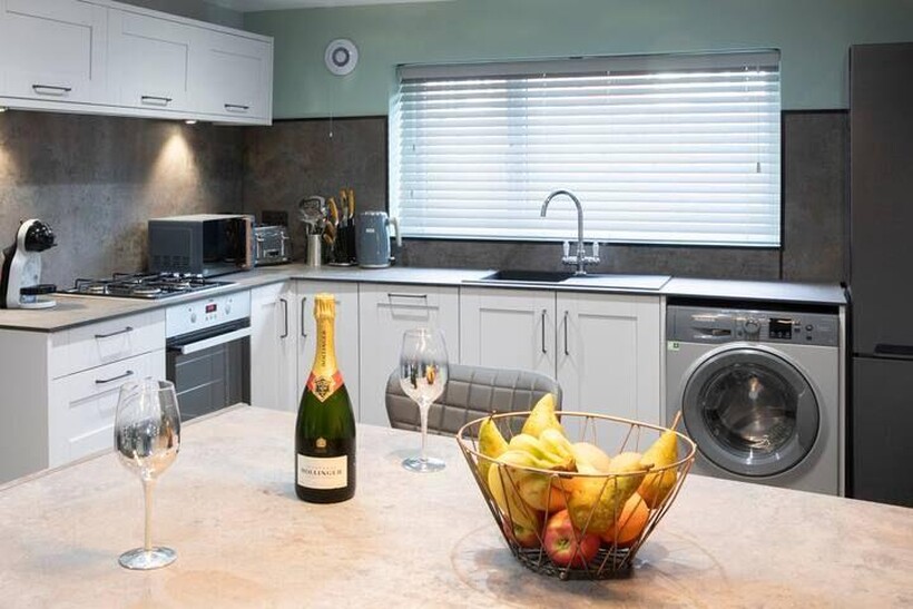 Botanic Road, Southport PR9 4 bed cottage to rent - £39,000 pcm (£9,000 pw)