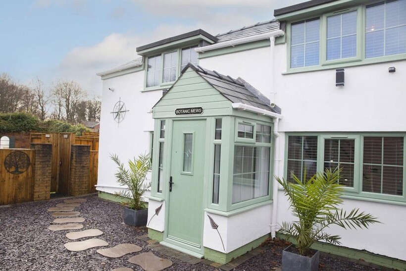 Botanic Road, Southport PR9 2 bed cottage to rent - £28,167 pcm (£6,500 pw)