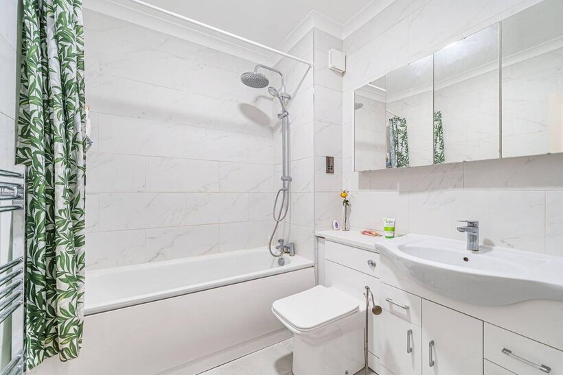 Sextant Avenue, Isle Of Dogs, London... 4 bed house to rent - £4,750 pcm (£1,096 pw)