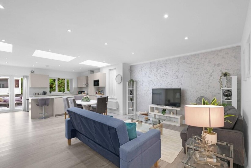 Lux UK HA8 Grove Rd 6-Z 3 bed semi-detached house to rent - £6,750 pcm (£1,558 pw)