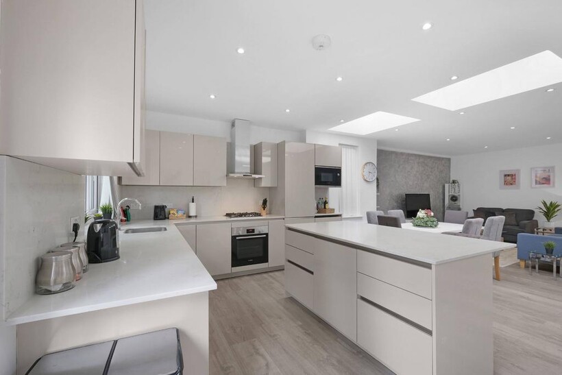 Lux UK HA8 Grove Rd 6-Z 3 bed semi-detached house to rent - £6,750 pcm (£1,558 pw)