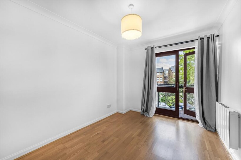 Goodhart Place, London, E14 2 bed flat to rent - £2,275 pcm (£525 pw)