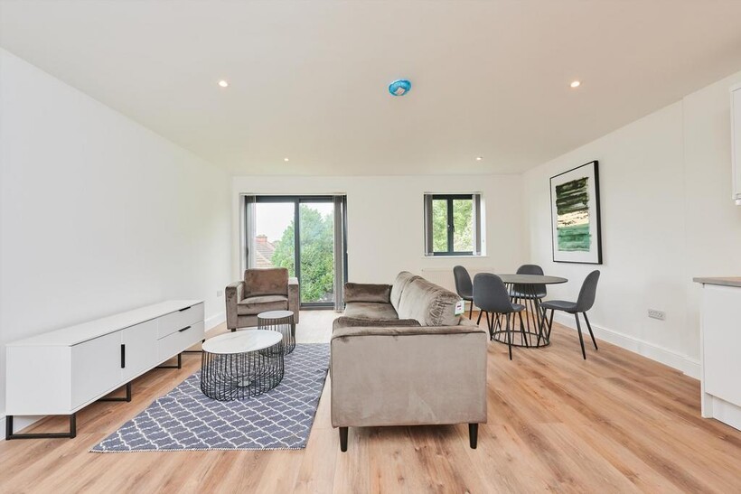 Hendon Way, London, NW4 1 bed flat to rent - £2,249 pcm (£519 pw)