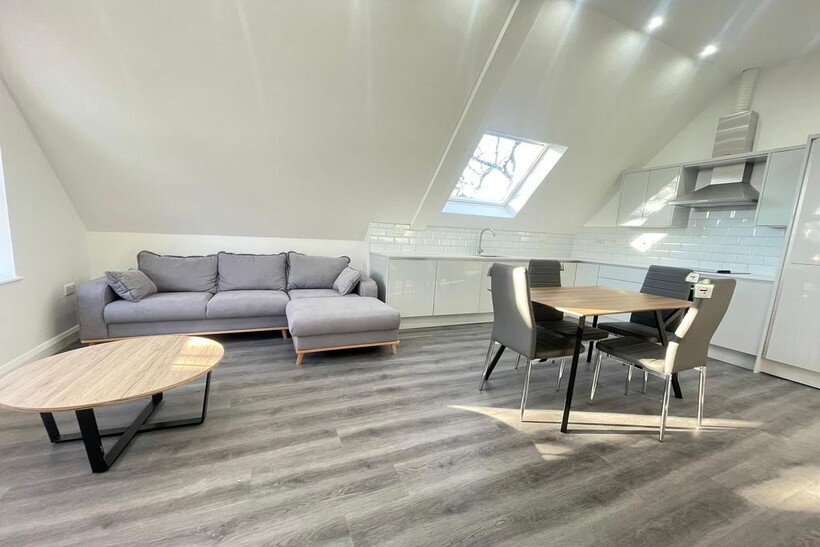 Clothorn Road, Manchester M20 2 bed flat to rent - £1,425 pcm (£329 pw)