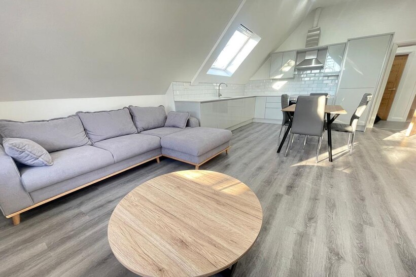 Clothorn Road, Manchester M20 2 bed flat to rent - £1,425 pcm (£329 pw)