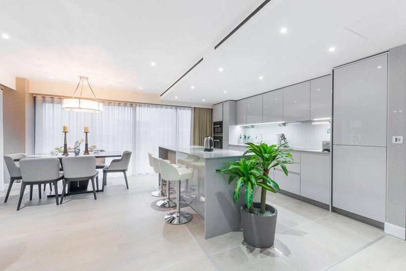 Boulevard Drive, Colindale, London, NW9 3 bed penthouse to rent - £4,500 pcm (£1,038 pw)