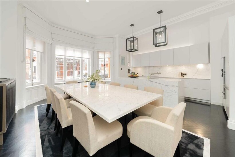 Pont Street, London SW1X 4 bed flat to rent - £21,667 pcm (£5,000 pw)