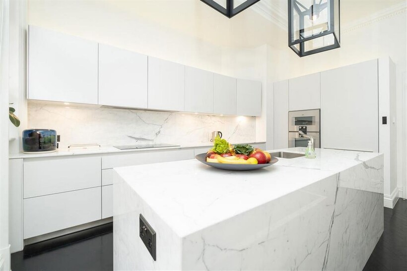 Pont Street, London SW1X 4 bed flat to rent - £21,667 pcm (£5,000 pw)