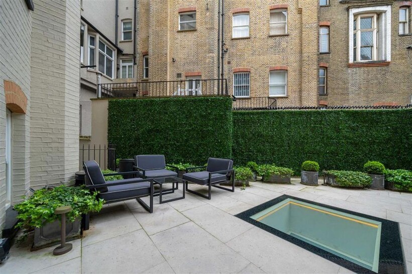 Pont Street, London SW1X 4 bed flat to rent - £21,667 pcm (£5,000 pw)
