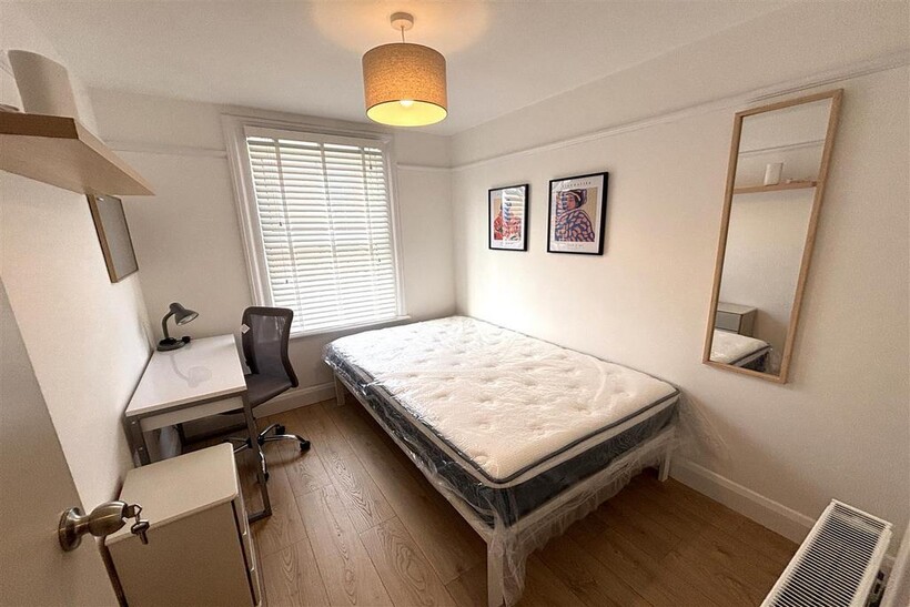 North Holmes Road, Canterbury 5 bed terraced house to rent - £2,975 pcm (£687 pw)